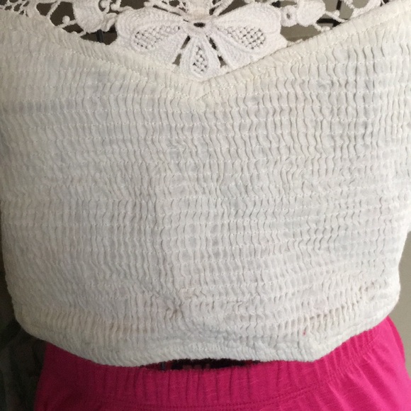 ✨New List✨Crochet Neck Smocked Halter Crop Top - Picture 3 of 6